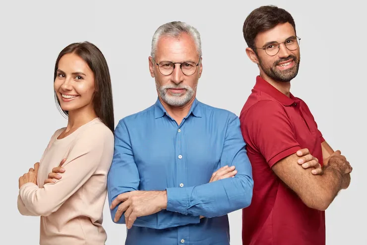 Personas adultas representando distintas etapas de la adultez
