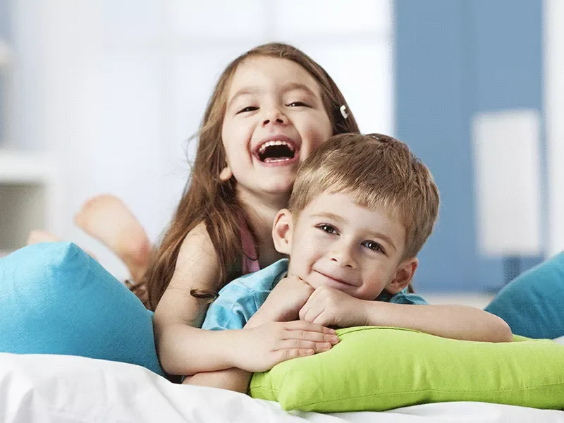 Niños en un entorno cotidiano y cercano